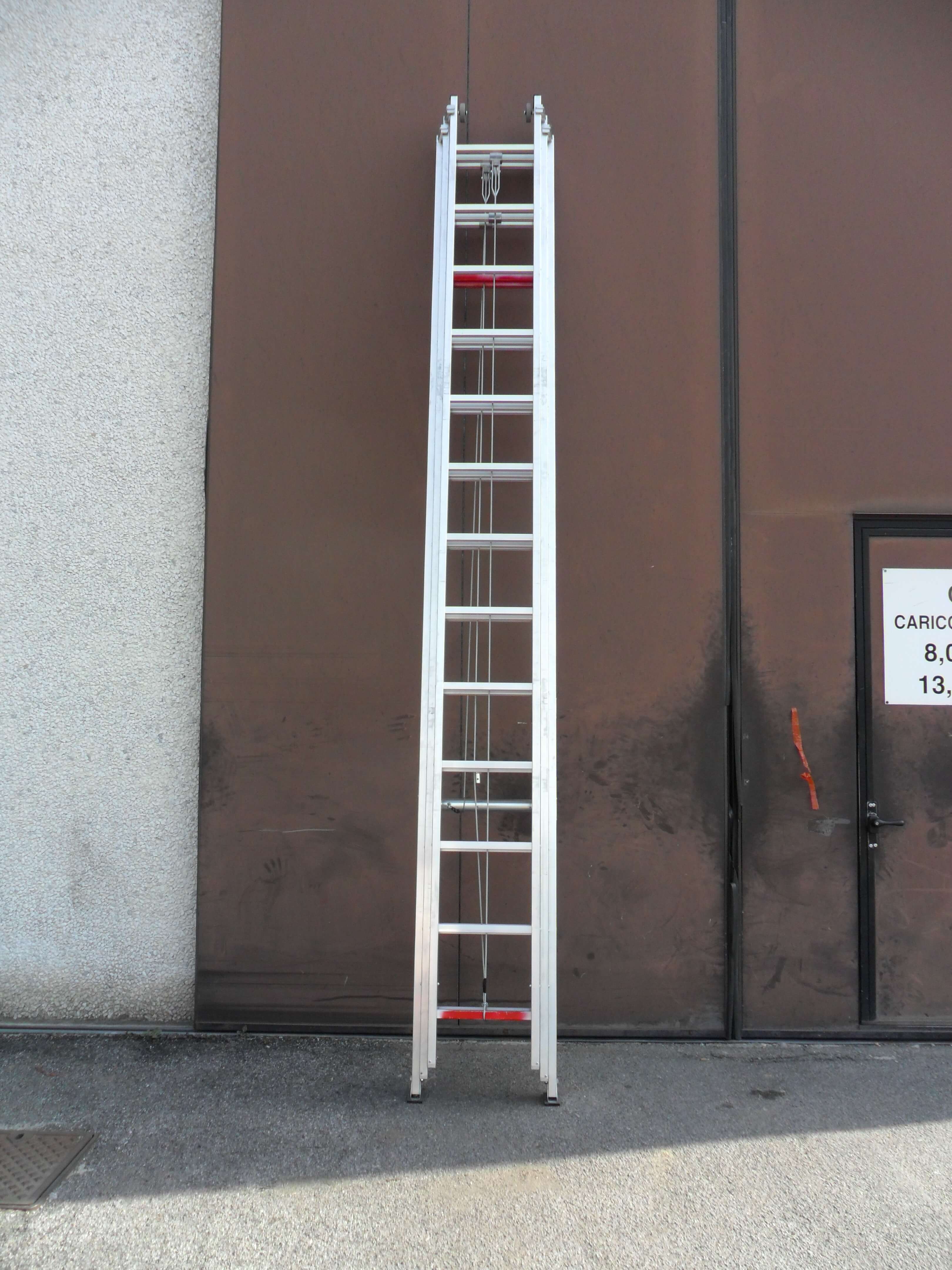 scala a sfilo da appoggio con argano