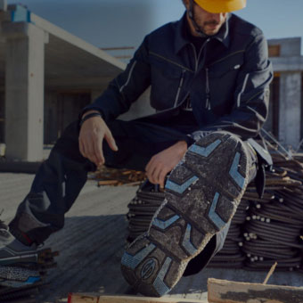 Sicurezza sul lavoro: scarpe e guanti antinfortunistici